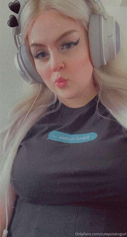 Wanna game Fortnite with me? 😘