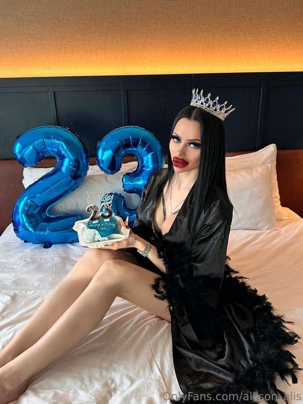 It’s my birthday, baby🎁 
You can make a gift and tip me 🥳