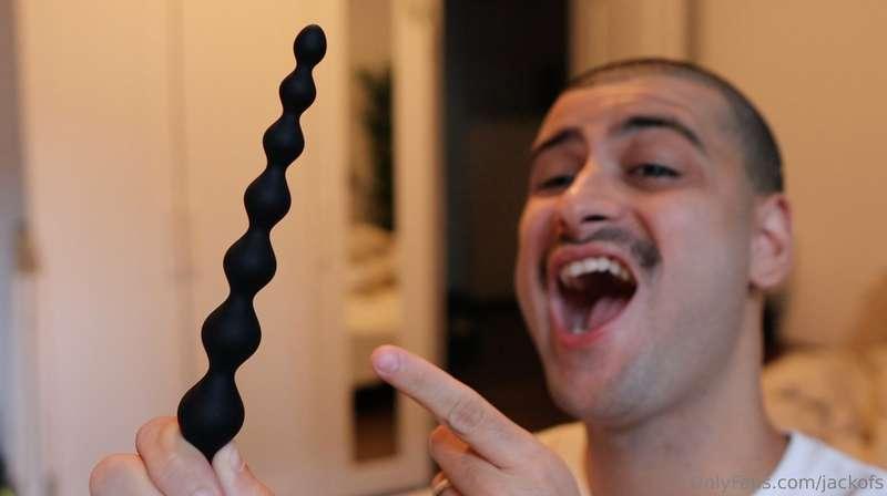 Je me rentre un jouet ***SEXUEL*** au complet dans mon cul p..