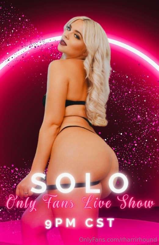 Going live tonight 9pm CST 📲 Come hang out ❤️