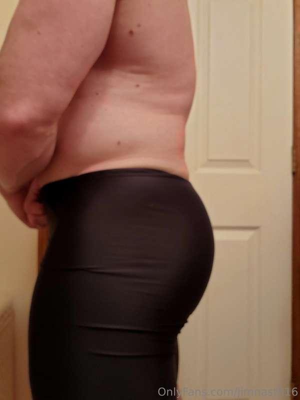 Tushy Thurs. Is that a thing? Would you say I have a dump tr..