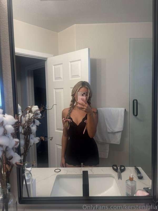 Girl on Girl collab sent in your DM 🙊