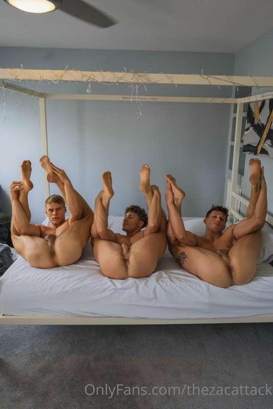 3 dudes just wanting to have fun :(  @aaronthekid @peachyybo..