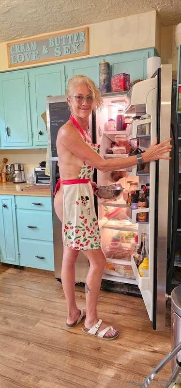 I'm being domestic after my Live Fuck lol 😆 