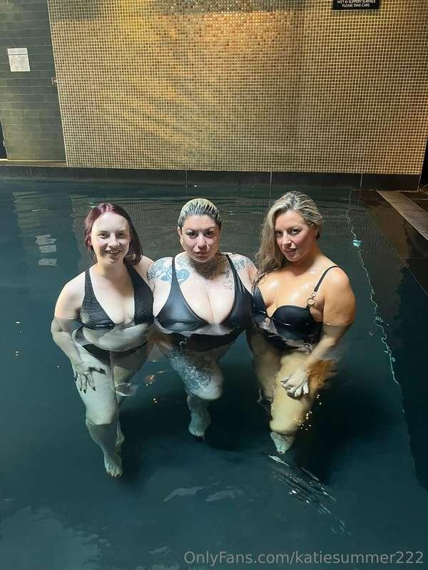Would you like to come for a swim ? @littleraeofsunshine28 @..