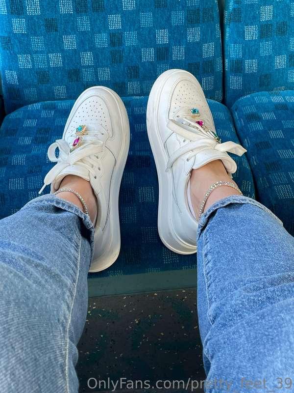 Nothing stops me from showing you my divine feet 👀😉