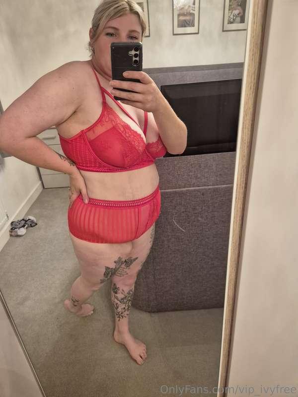 Who thinks red is sexy? 😋