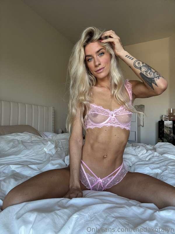 All spread out, just for daddy 😏