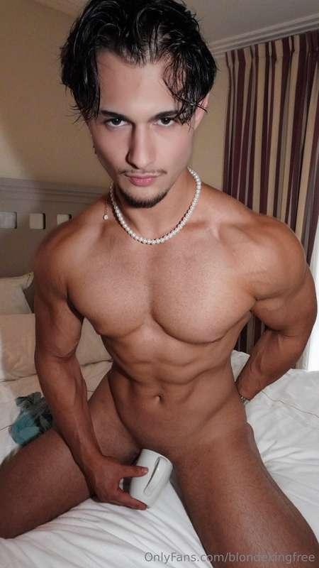 French guys do it better ?! 🇫🇷 Do you want to have a taste o..