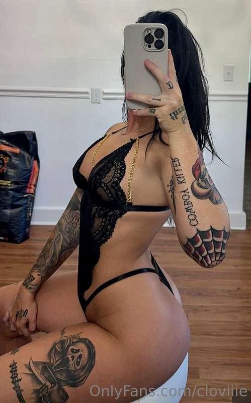 Hope you have an amazing day babes 🖤🔥
