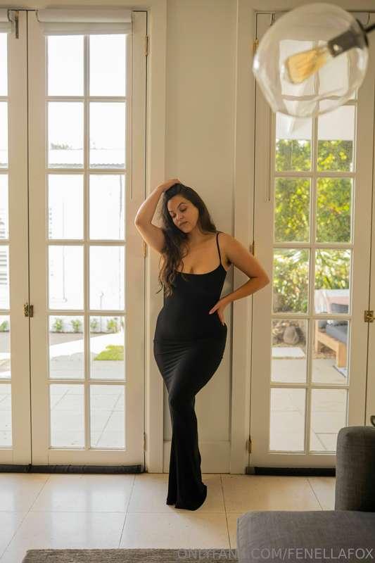everyone loves a black dress 😍