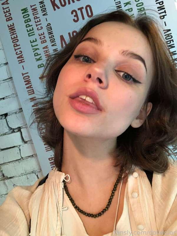 Do you like my makeup?🤭 I don't usually get so worked up about it, but this time I decided to make myself such pretty eyes👀

#cute #babyface #sweet #kawaii #small #petite #sexy #young #egirl #daddysgirl