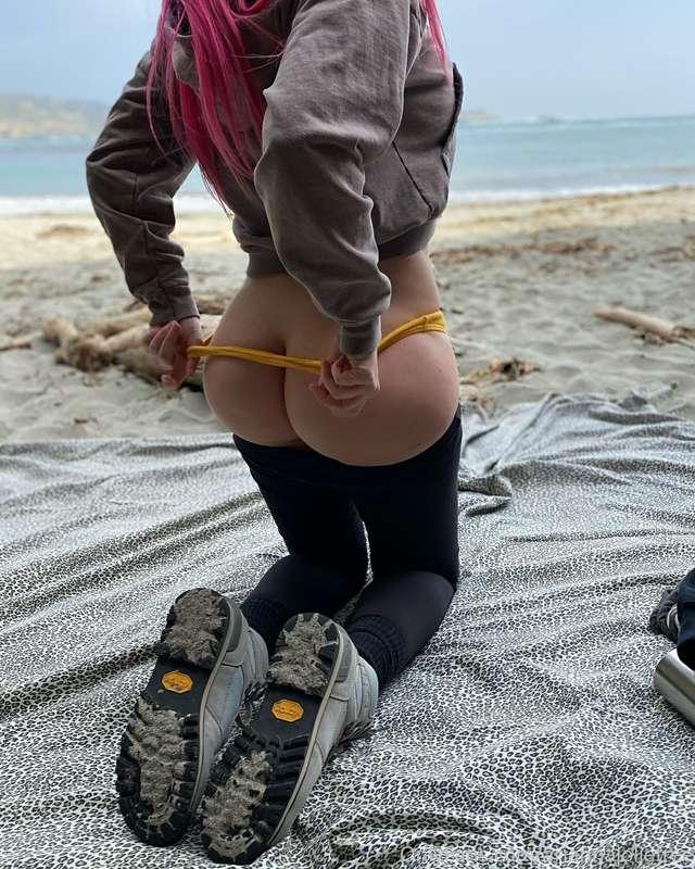 ariannajoliefree image #1