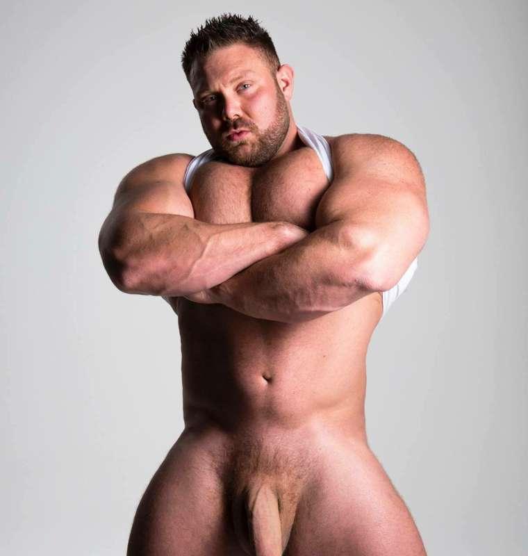**Huge 🏳️‍🌈 Bisexual Muscle Porn Performer 😈 @HugeAndHung Th..