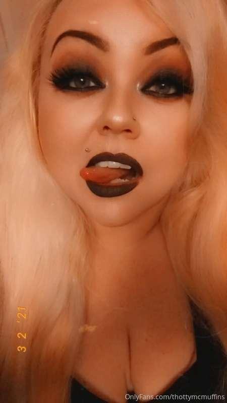 I'm a blonde now, you guys!❤ what y'all think?? I'm making s..