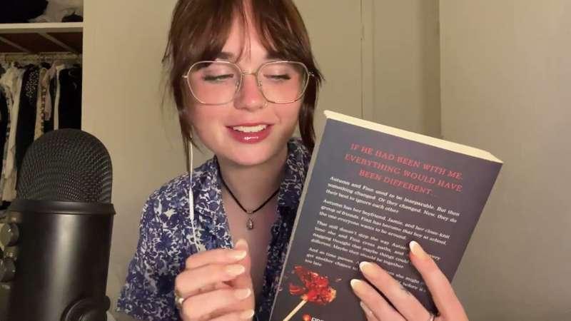 ASMR FRIENDLY LIBRARIAN ROLEPLAY 📚😊