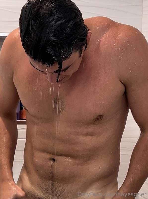 jumping in the shower, you cuming or what? 😏 tip me somethin..