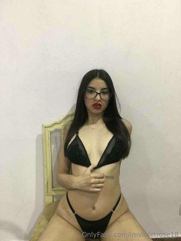 How about I take off this bra in your DM?

#strip
#tease