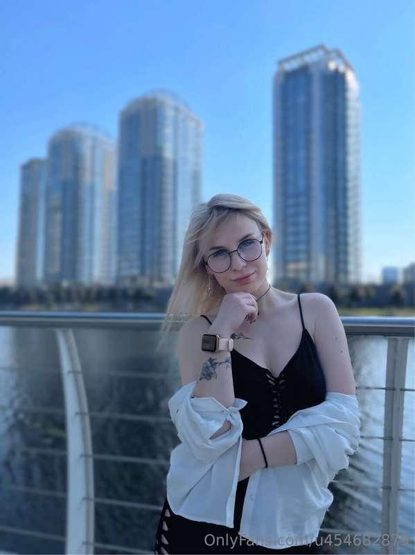 The business lady is ready to conquer this city and subdue i..