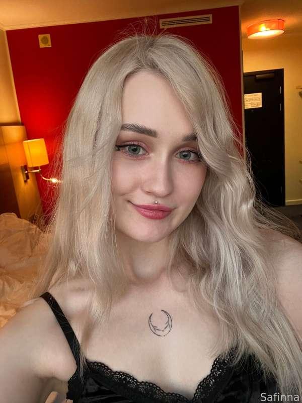 Nice hotel room isn't it? 😏
Just filmed something nice for you here and that was quite a new experience for me 🤭
What do you think it could be?


𓆩♡𓆪 #fyp #blonde #daddysgirl #selfie #teen #horny #porn #teasing 𓆩♡𓆪