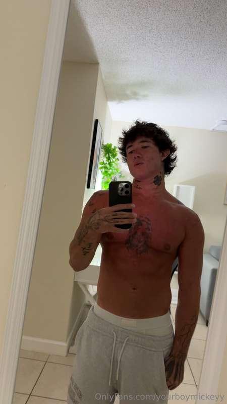 Hey my sexy people LIVE TN AT 10pm EST!! We gonna be having ..
