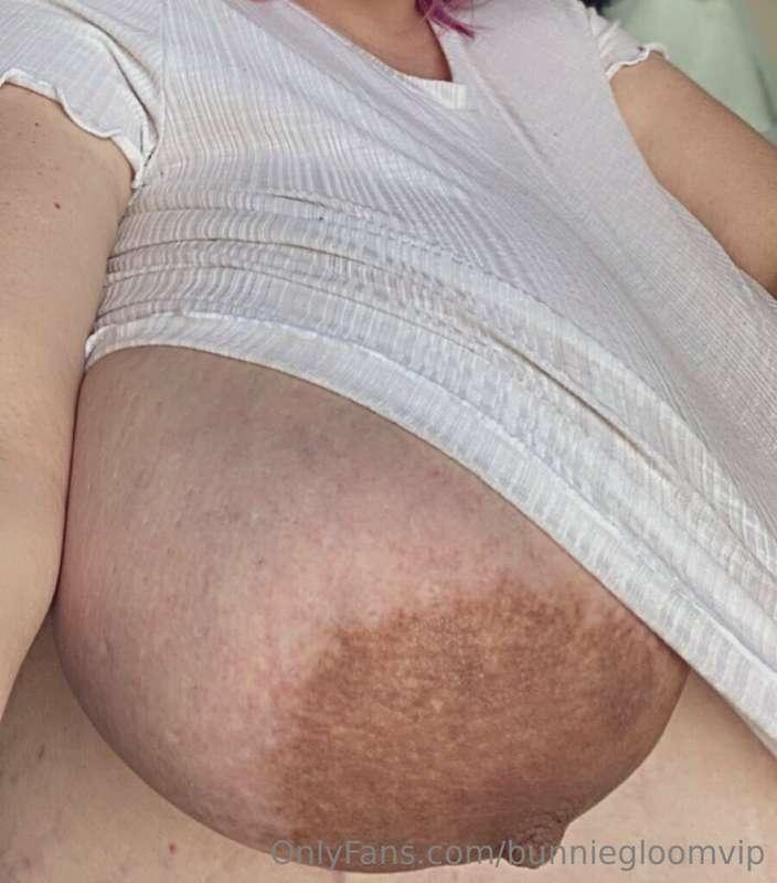 Peek a boo(b)! 😜 I’m due any day now, leave a like and a tip..