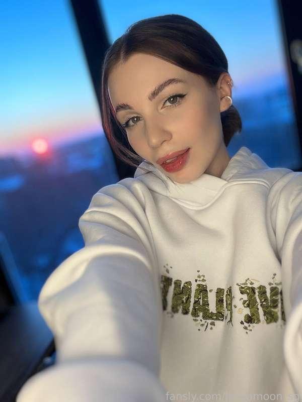I wish you a great weekend 🥰

#fyp #prettygirl #cute #teen #girlnextdoor #gfe #young #life #lifestyle #selfie