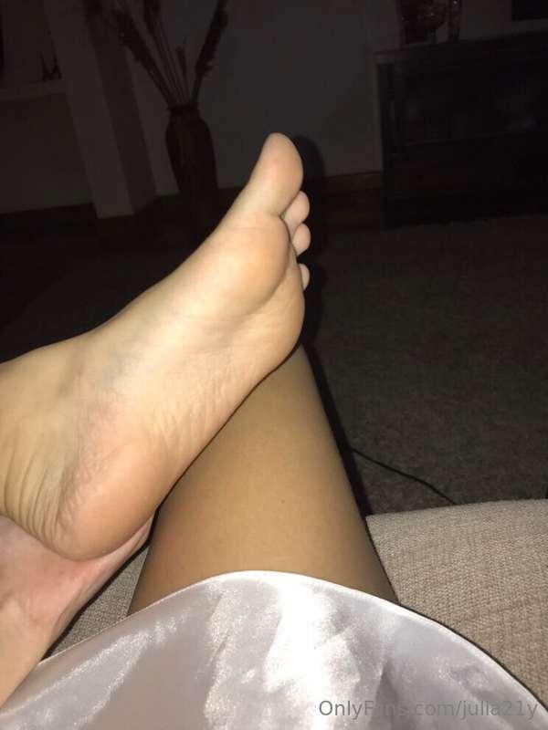 Imagina eu usando meus pezinhos pra bater uma punheta pra vo..