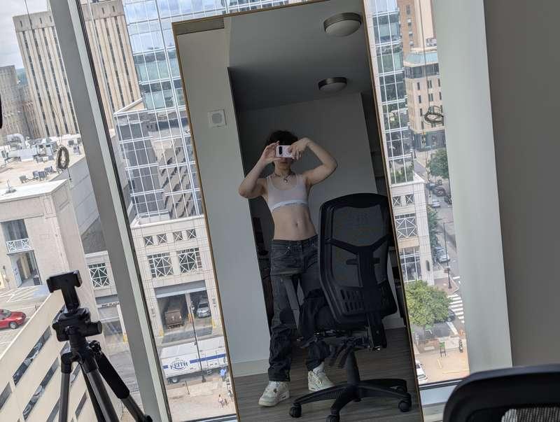 These jeans hug me too well…🙈