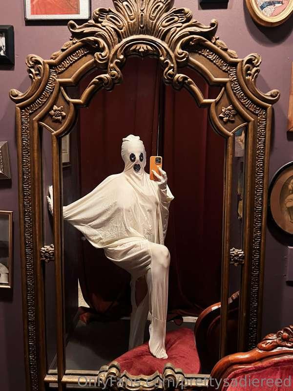 SOMEONE ACTUALLY SPENT MONEY TO HAVE THIS COSTUME MADE FOR T..