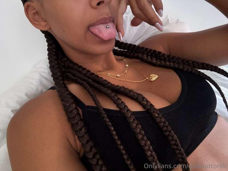 👅