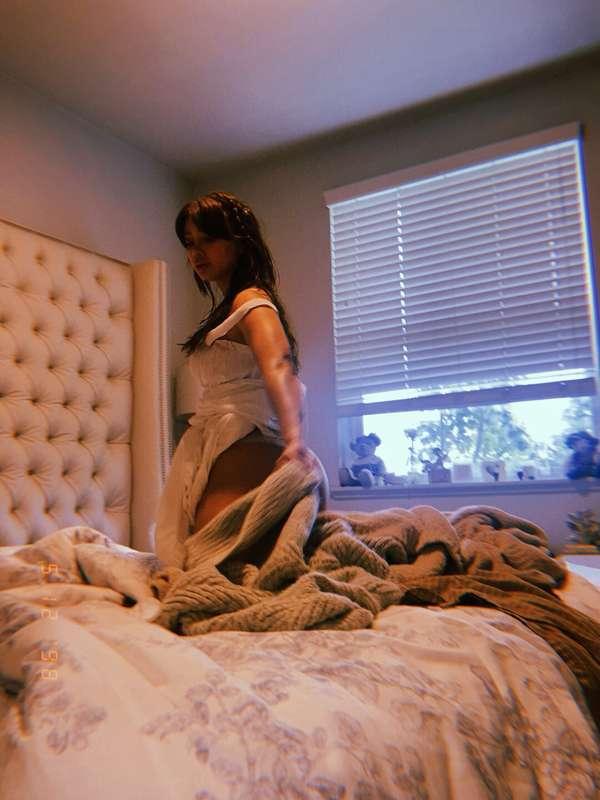 I love how close this blanket is… but I’d love you closer 🙈