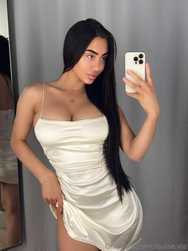 I don't know if this dress looks good on me... Do you like? ..
