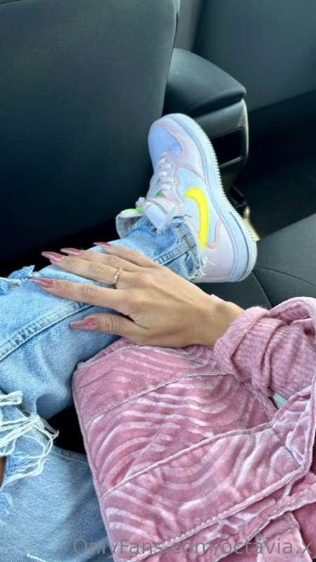 Interested in your opinion, which manicure you like better? ..