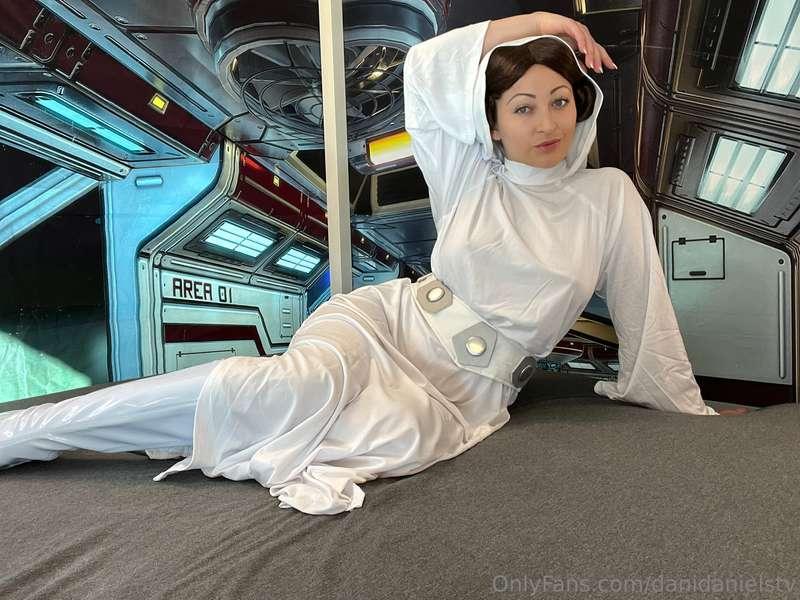 Lots more cosplay fun here @akaDaniDaniels