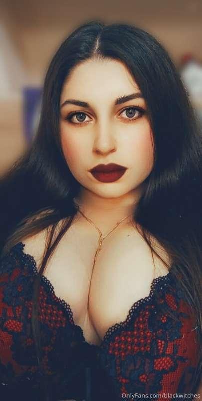 Play your dick between my boobs and then go down on them