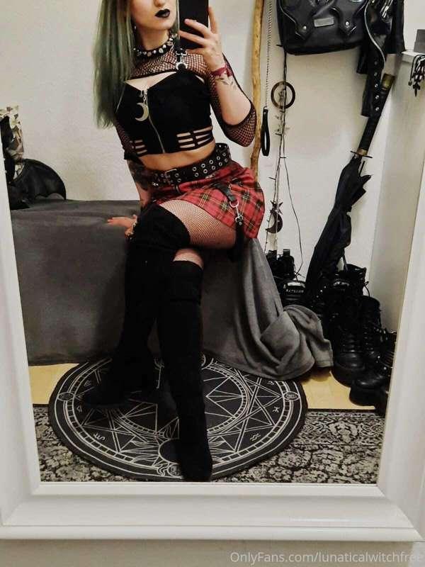 The schoolgirl skirt really is 🔥🔥 At least on me 😏😈