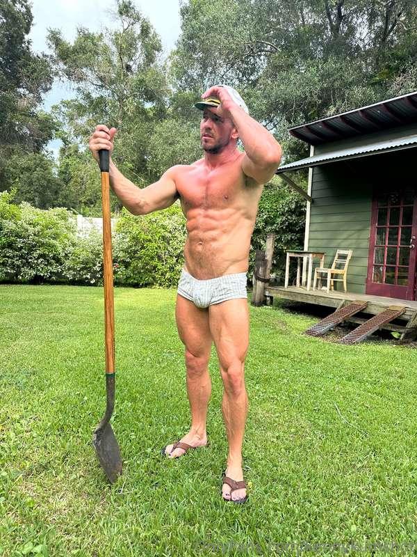 Looking for a good hoe to use, all I've got is this shovel! ..