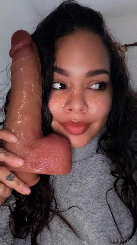 Do you think I can fit every inch of this dildo inside me?😳🥵