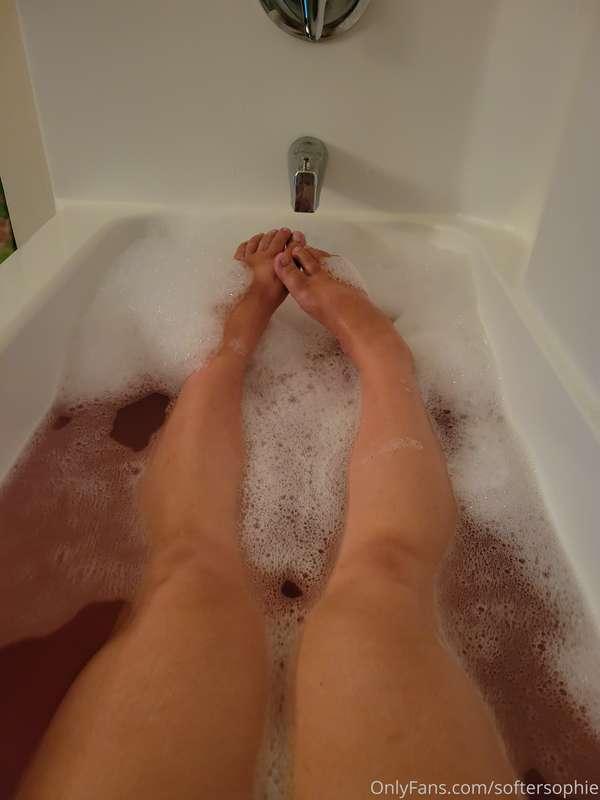 I love my feet being admired now 😆 I have a hardcore flip fl..