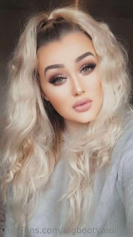 Good afternoon boys 😈😘