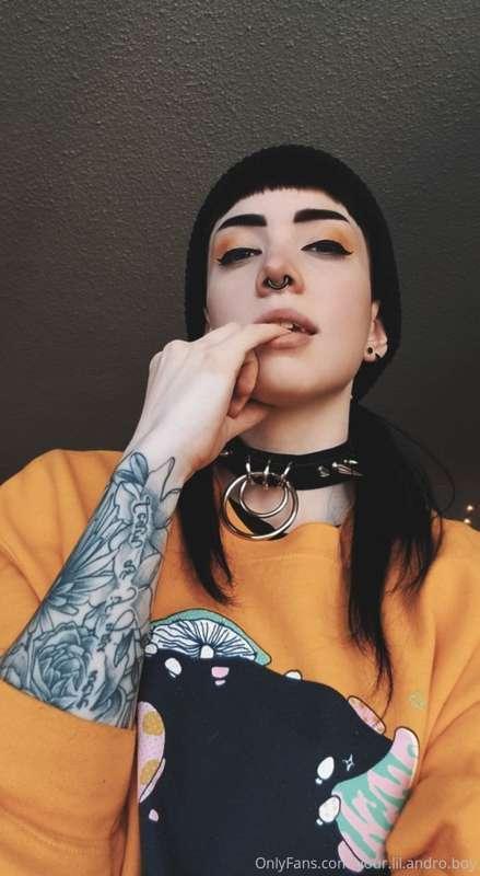 This bitch is off-leash 🖤😈 how do you intent to put me back ..