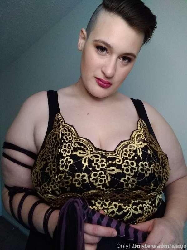 Go play with this sexy BBW switch. She's a stoner and super ..