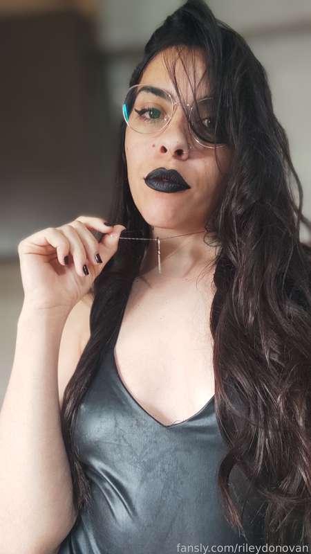 Locked, aching, desperate—that’s exactly how I want you. No pleasure, no relief, just the endless, torturous need for something you’ll never get. The longer you suffer, the sweeter it feels to me
#chastity #cage #locked #sph #humiliation #femdomme #smallpenishumiliation #mistress #dom #domme