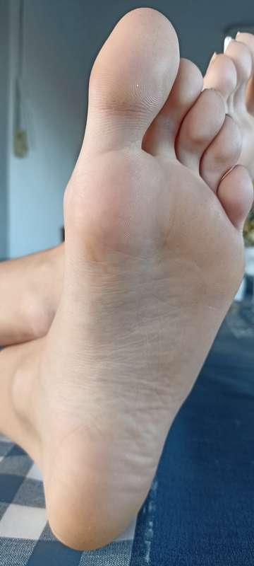 GIANTESS SOLES 👣