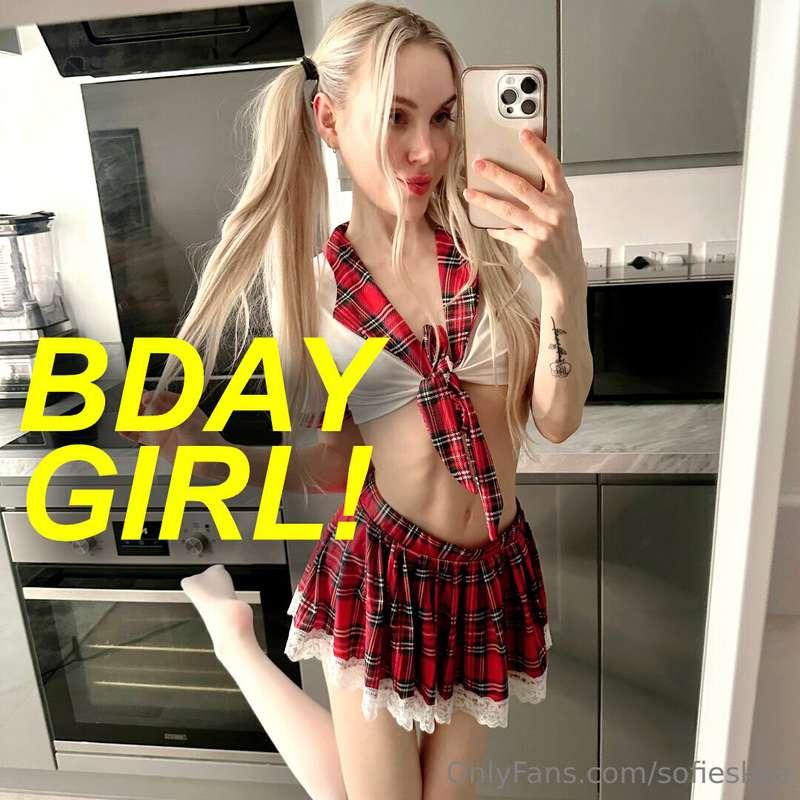 its my bday guys 😍