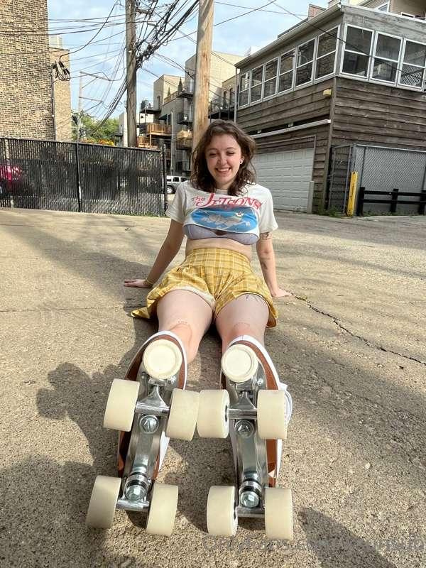 i got a bunch of dirt on my booty from falling in my skates ..