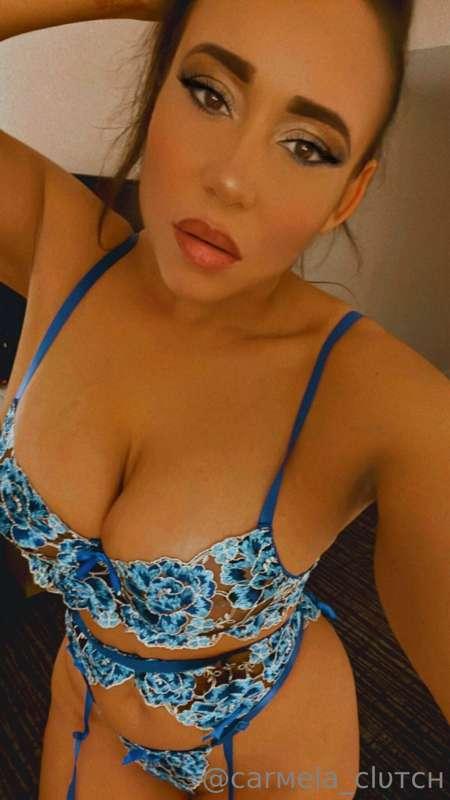 What’s your favorite color on me?? 💙