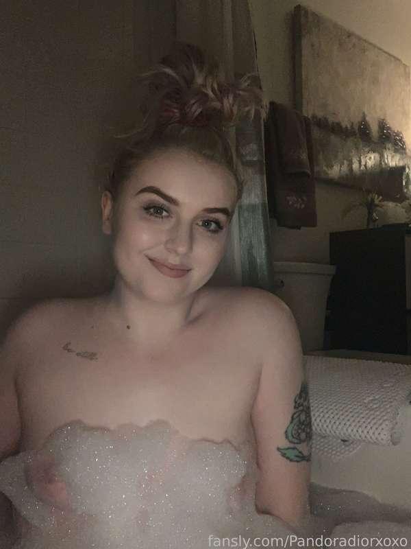 I love my bathtime :) 

https://fans.ly/r/Pandoradiorxoxo

#bathtime #bath #fyp #blonde #bombshell #pawg #bubbles #boobs #pandoradior #pandora #dior #horny #naughty #milf