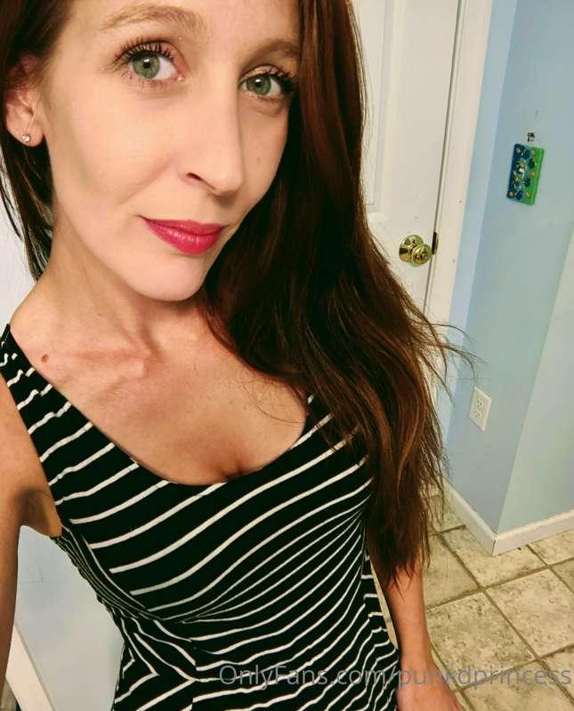Happy Wednesday 😘 I'm thinking live stream this weekend! Wha..